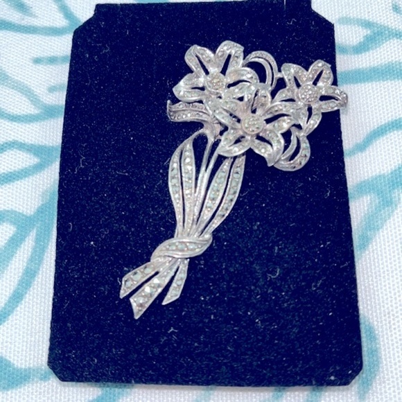 Vintage Marcasite and Silver Bouquet Brooch - Picture 2 of 5